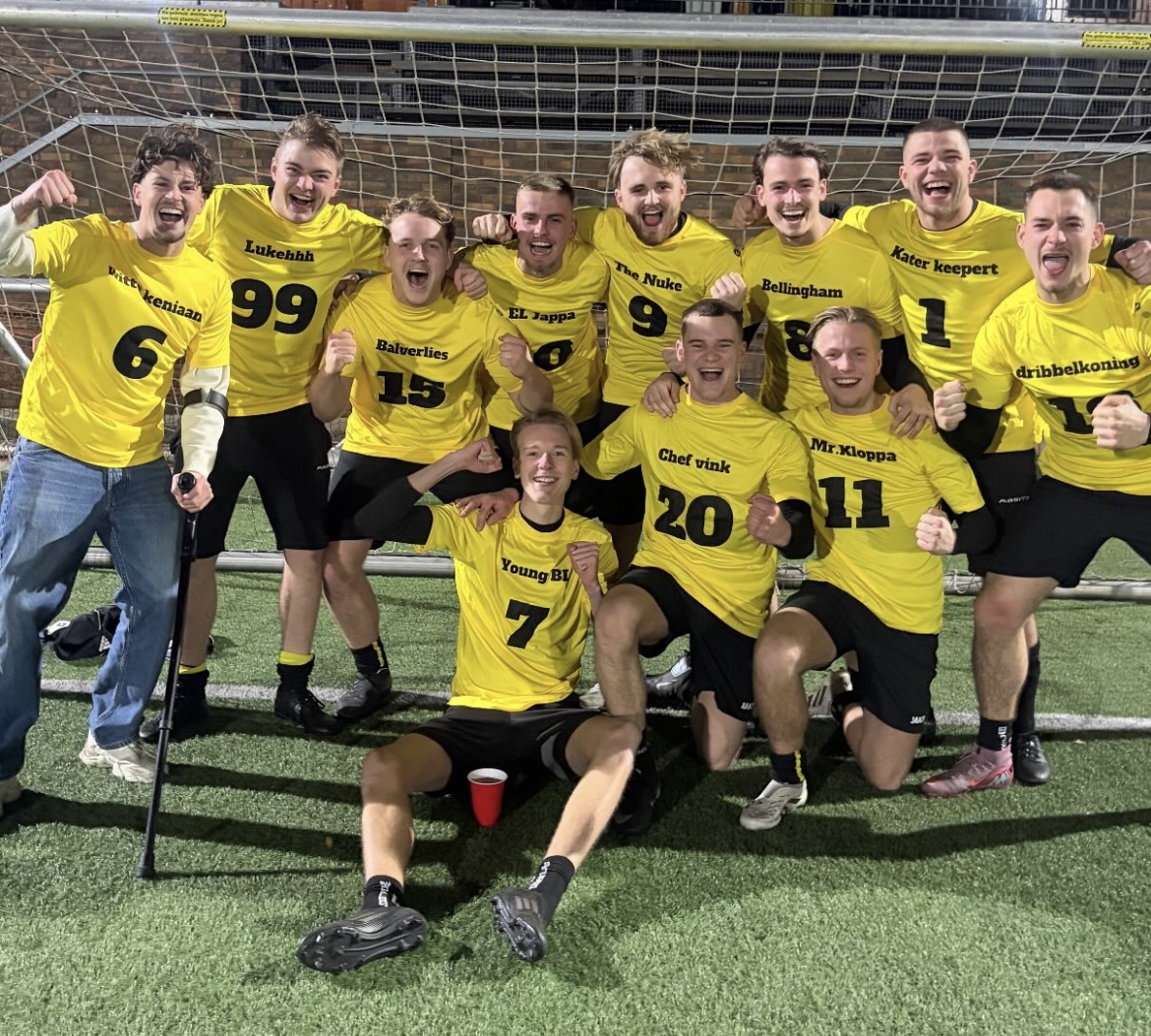 De Tapterroristen kronen zich tot winnaar van het kersttoernooi 2025