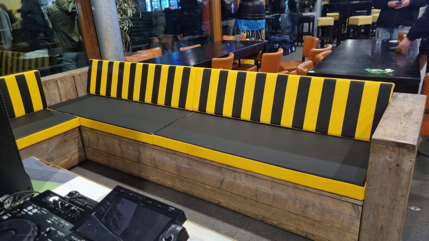 Nieuwe uitstraling voor VFC dankzij Stoffeerderij de Walrus!